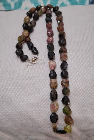 Collar de piedras facetadas multicolor