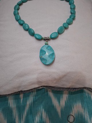 Collar de piedras facetadas multicolor
