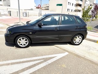 Coche Negro Seat Ibiza