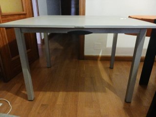 Mesa plegable cocina roja y gris