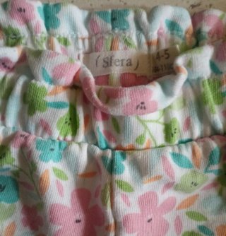 Falda blanca Zara + shorts florales niña