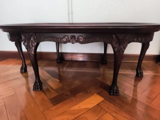 Mesa baja de salón con mármol