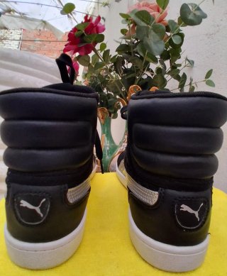 Zapatillas Puma altas negras y plateadas
