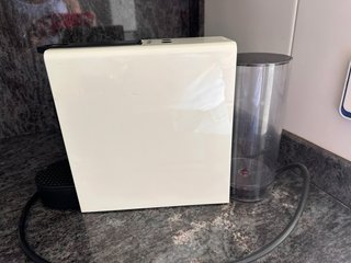 Cafetera Nespresso Essenza Blanca