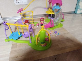 Parque y figuras Pin y Pon