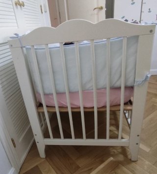 Cuna de bebé blanca