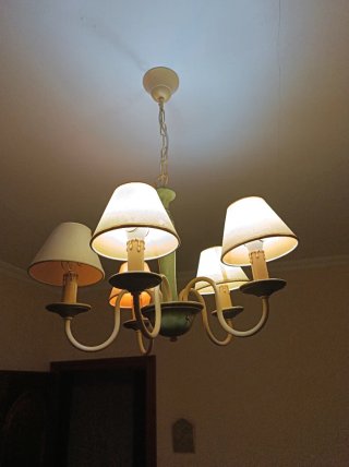 Lámpara de techo, de Mesilla y perchero decorativo
