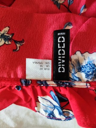Preciosa blusa roja H&M 42