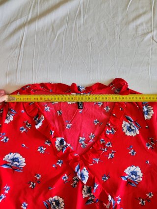 Preciosa blusa roja H&M 42