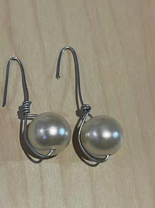 Pendientes de perla blanca