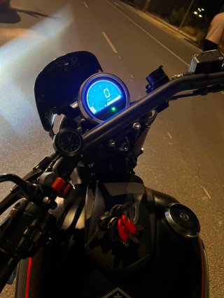 Moto Naked Negra