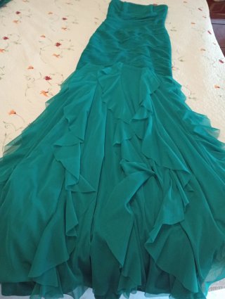 Vestido largo verde con volantes