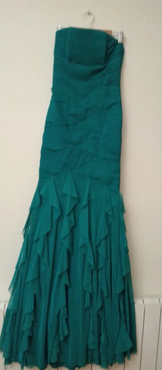 Vestido largo verde con volantes