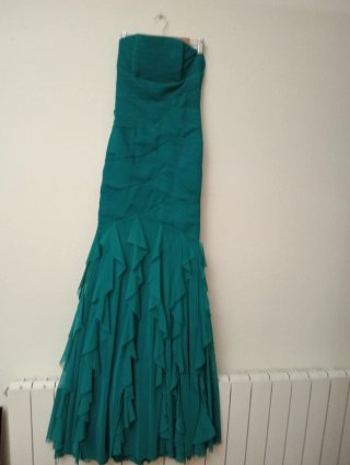 Vestido largo verde con volantes