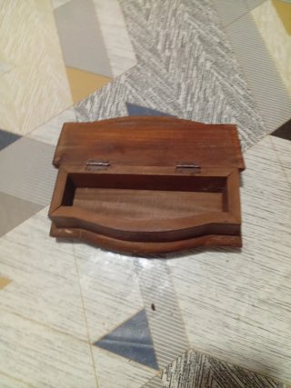 Caja de madera decorada