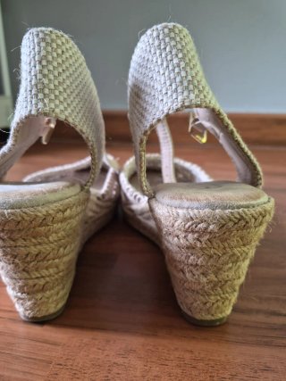 Sandalias beige de crochet