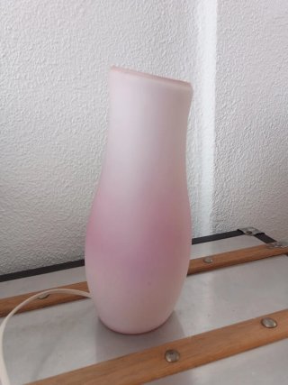 Lámpara de mesa rosa y roja