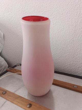 Lámpara de mesa rosa y roja