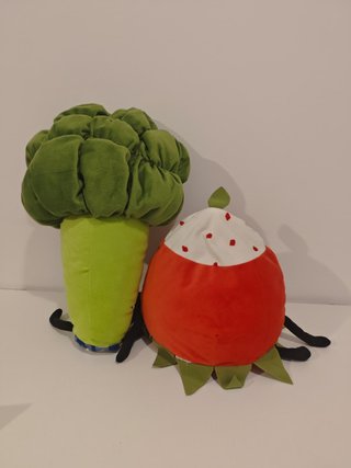 Lote Peluches Ikea Brócoli y Fresa
