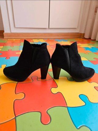 Botines negros tacón