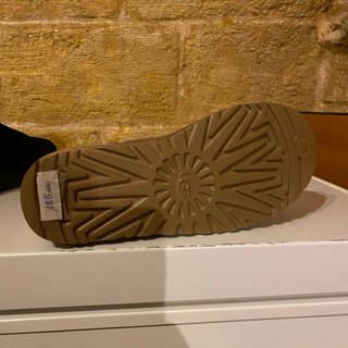 Stivaletti UGG Classic Mini II nel colore sabbia