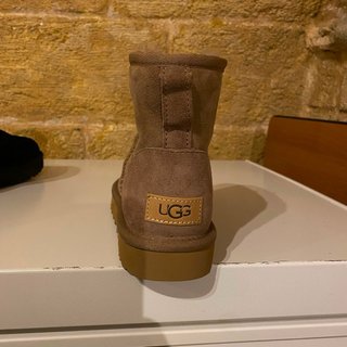 Stivaletti UGG Classic Mini II nel colore sabbia