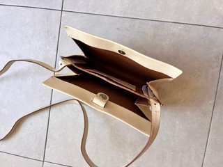 Bolso bandolera COS piel blanco crema