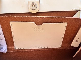 Bolso bandolera COS piel blanco crema
