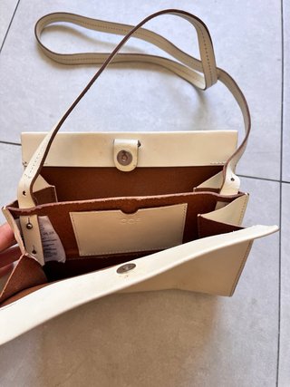 Bolso bandolera COS piel blanco crema