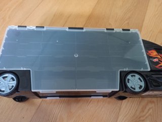 Camión transportador con coches de juguete