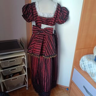Vestido Medieval Negro y Rojo