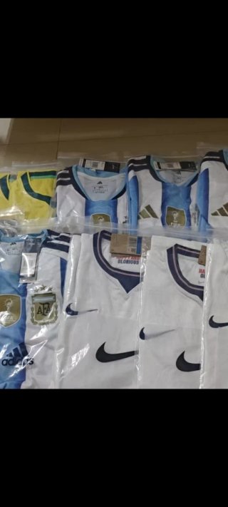 Camiseta deportiva Adidas blanca