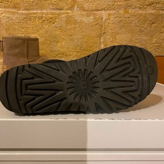 Stivali UGG neri con catena