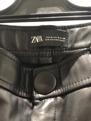Pantalón polipiel Zara negro