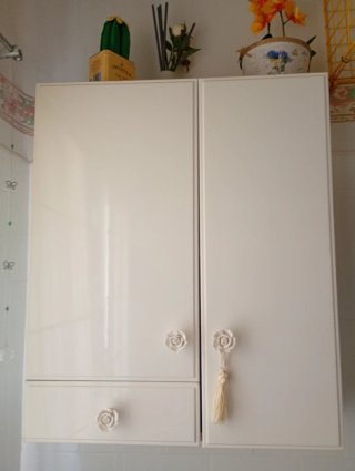 Armario de baño blanco