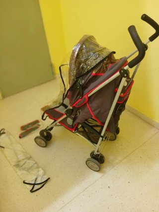 Silla de paseo con plástico protector
