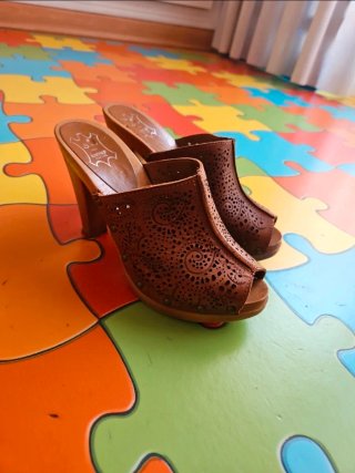 Zuecos de madera mujer