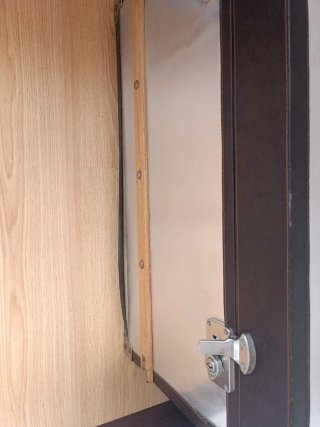 Baúl de madera y metal