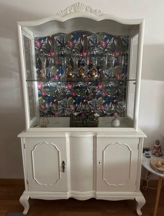 Vitrina Blanca Vintage con Estantes de Cristal