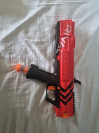Pistola Nerf Roja y Negra