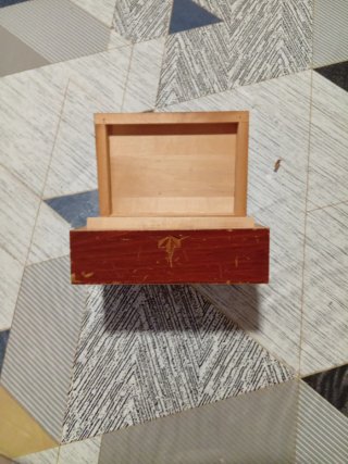 Caja de madera decorada