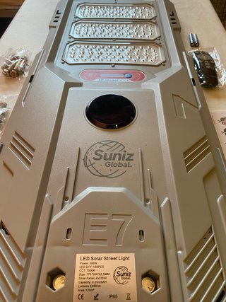 Farola Solar Suniz Global ONYX E7 300W Nueva