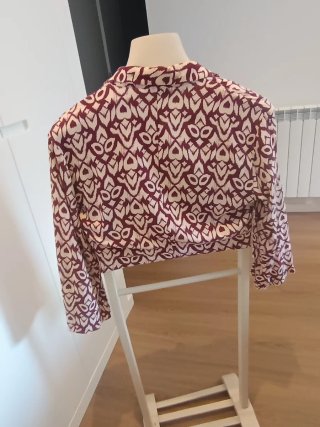 Blusa Zara Roxo e Branco Estampada