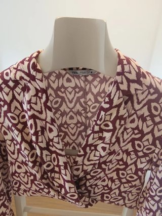 Blusa Zara Roxo e Branco Estampada