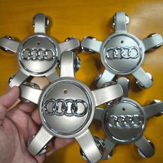 TAPABUJES AUDI 135mm GRIS CONCAVOS - EMBLEMAS AUDI