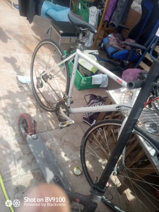 Bicicleta de carretera blanca