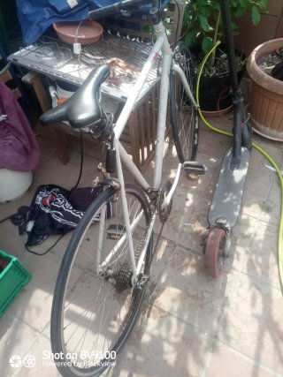 Bicicleta de carretera blanca