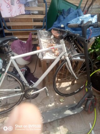 Bicicleta de carretera blanca