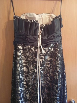 Vestido de noche negro y dorado
