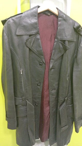 Casaca de cuero estilo aviador
